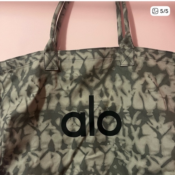 ALO Yoga Monochrome Tie-Dye Tote - Picture 2 of 3